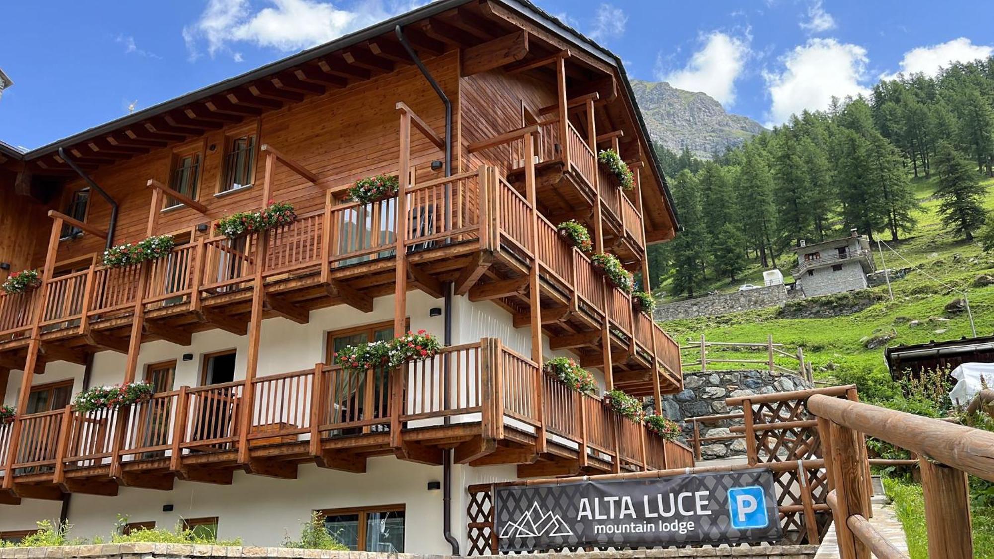 Alta Luce Mountain Lodge Грессоне-Ла-Триніте Екстер'єр фото